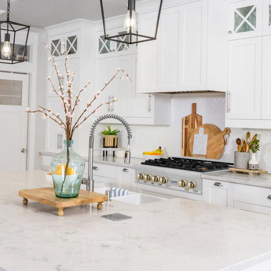 ZLINE Autograph Edition 36 in. Legacy Gas Rangetop with 6 Burners and Porcelain Cooktop in DuraSnow® Stainless Steel with Polished Gold Accents (RTSZ-36-G)